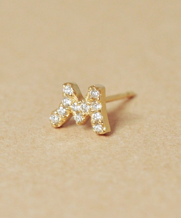 K18/10ダイヤモンド ハーフピアス イニシャル『M』( YG)