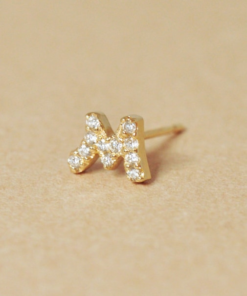 K18/10ダイヤモンド ハーフピアス イニシャル『M』( YG)