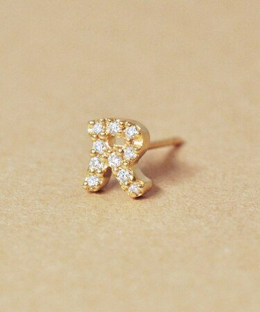 K18/10ダイヤモンド ハーフピアス イニシャル『R』( YG)