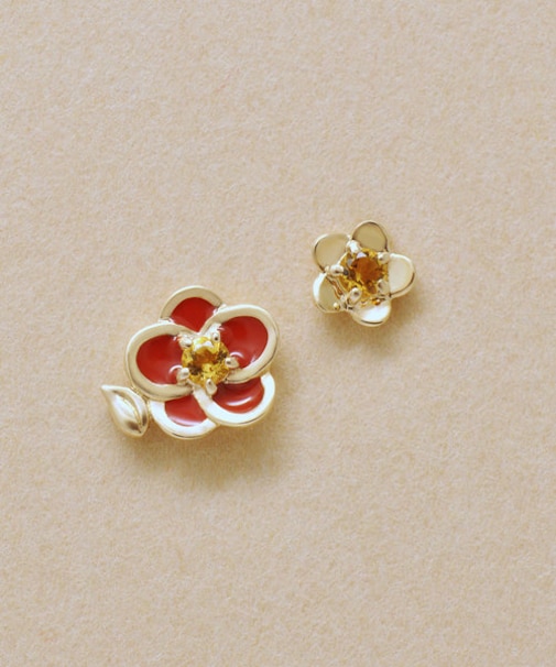 [ 誕生花ジュエリー]11月ツバキピアス