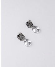 vue. ピアス 一滴