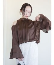 オープンショルダーボリュームブラウス