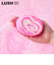 LUSH スノーフェアリー ロール バブルバー 泡風呂 入浴剤 クリスマス 数量限定 ギフト プレゼント 雪の妖精 甘い 香り 保湿 ラッシュ 公式