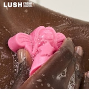 LUSH スノーフェアリー シャワージェリー ボディソープ クリスマス 数量限定 ギフト プレゼント ゼリー状 スキンケア 保湿 ラッシュ 公式