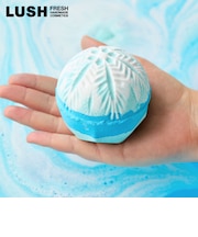 LUSH スノードリフト バスボム 入浴剤 クリスマス 数量限定 ギフト プレゼント 雪景色 ラメ キラキラ お風呂 保湿 爽やか 香り ラッシュ 公式