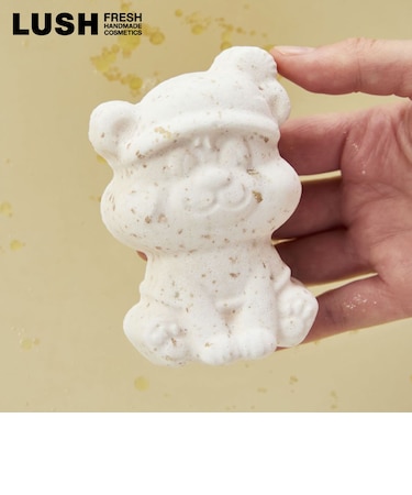 LUSH バターベア バスボム 入浴剤 クリスマス 数量限定 ギフト プレゼント くま かわいい カカオバター 保湿 癒やし ラッシュ 公式