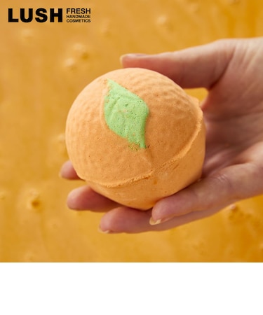 LUSH メリークリスマス エブリワン バスボム 入浴剤 クリスマス 数量限定 ギフト プレゼント 保湿 フルーツ 香り お風呂 リラックス ラッシュ 公式
