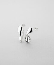 シルバー ツイストプレートスタッドピアス