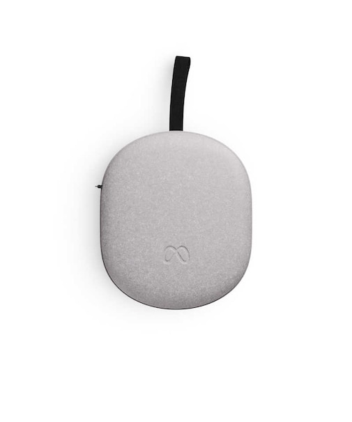 META　Meta Quest 3/3S コンパクト携帯用ケース K100004401<br>★こちらの商品は人気商品のため、色違い・仕様違い等含め「一家族１台限り」でのご協力をお願いしております。