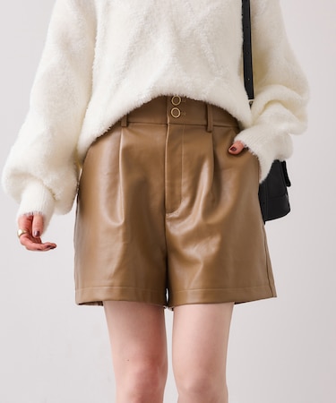 レザーショートパンツ