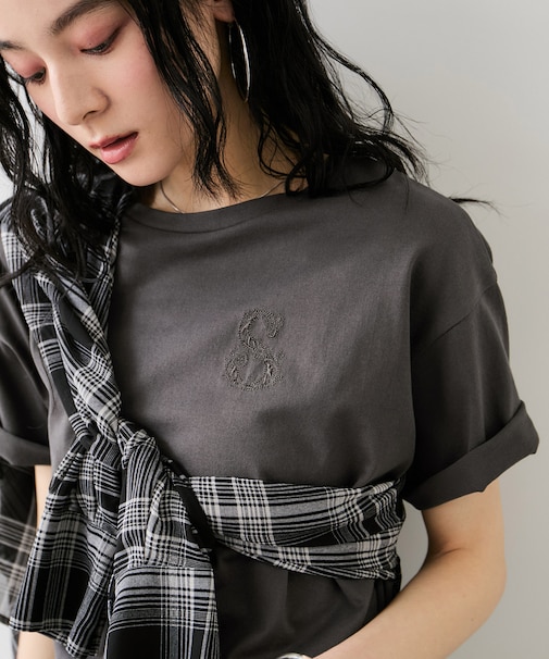 ボクシークロップド刺繍Tシャツ