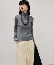 【WEB限定】ラメリブタートルネックプルオーバー