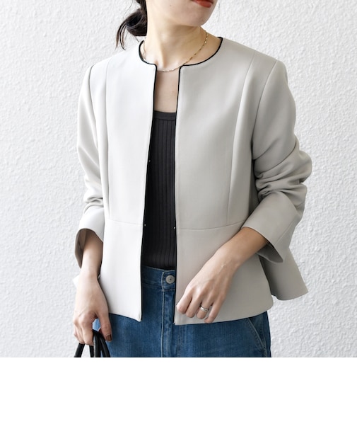 【WEB限定】〈洗濯機可能〉ダブルクロス  ペプラム ノーカラー ジャケット［NAVY BLUE］