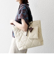 【WEB限定】チャーム付き キルティング スクエア A4 トート バッグ