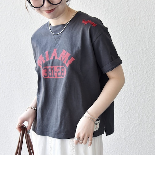 【SHIPS any別注】Collegiate Pacific:〈洗濯機可能〉V ガゼット プリント & 刺繍 Tシャツ