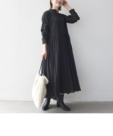 《一部追加予約》〈手洗い可能〉ドット バンドカラー プリーツ ロング ワンピース