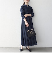 《一部追加予約》〈手洗い可能〉ドット バンドカラー プリーツ ロング ワンピース
