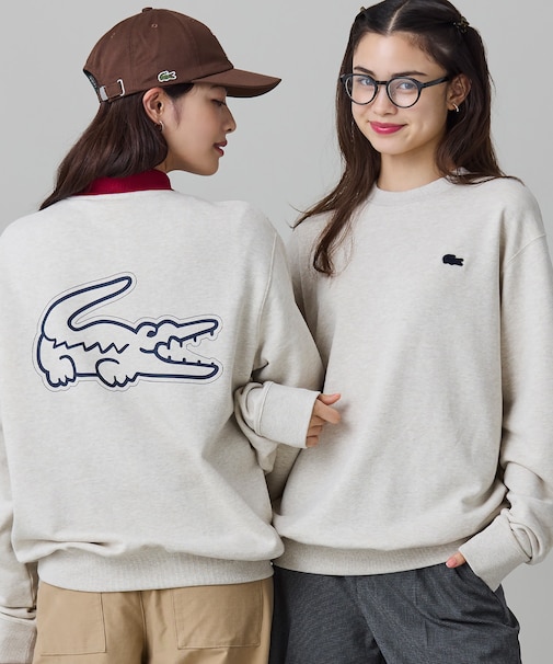 【オンライン限定】LACOSTE オーバーサイズ 裏毛 バックプリント クルーネック スウェット