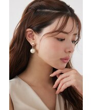 フェイクパールハンギングピアス