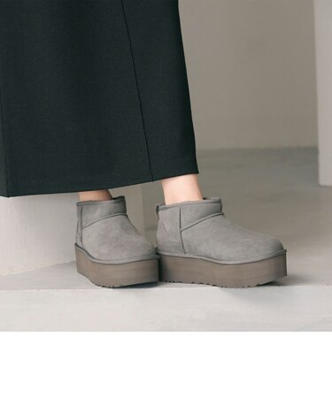 <UGG>クラシック ウルトラミニプラットフォーム ブーツ