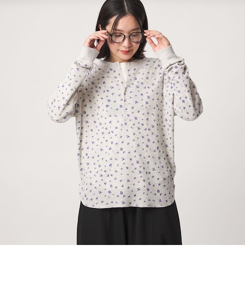 【WEB限定】<at ease>ワッフル ヘンリーネック フラワープリント カットソー
