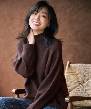 【カタログ掲載】ウールカシミヤブレンドスパンコールハイネック ニット