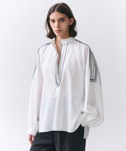 AXI / 刺繍ステッチ ドルマンスタンドブラウス