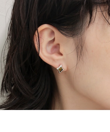 ダイヤカラーピアス