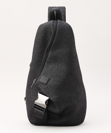 【COMME CA MEN BLACK】ネオプレントライアングル ボディーバッグ
