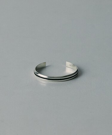 【UNISEX】CENTER LINE NARROW BANGLE / センター