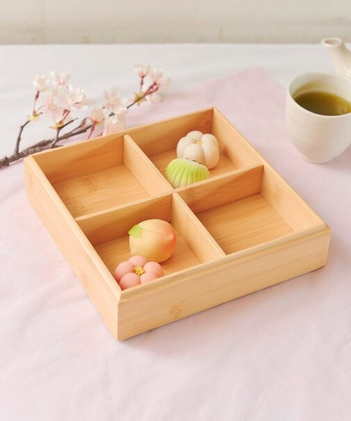 仕切り付き重箱／お茶とお団子