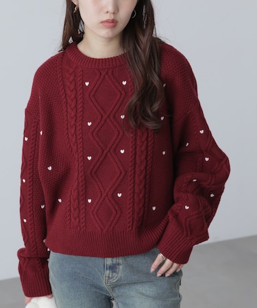 ハート刺繍ケーブルニット