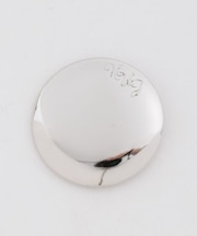 LB.03／｢NU jewelry｣イニシャルNUJシルバーバッジ