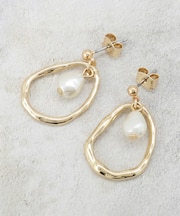 メタル×フェイクパールスイングデザインピアス