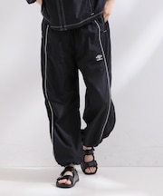 ◆【umbro/アンブロ】シアーナイロンカーブシルエットイージパンツ