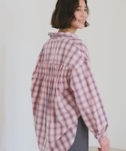 【後ろ姿もサマになる】バックシャーリングシャツ