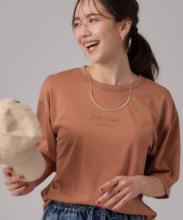 【S-LL/体型カバー】インせず着られる 配色ステッチ 5分袖ロゴTシャツ