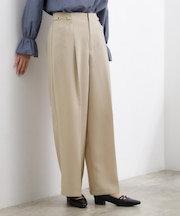 シンプルを品よく格上げ サイドビットワイドパンツ