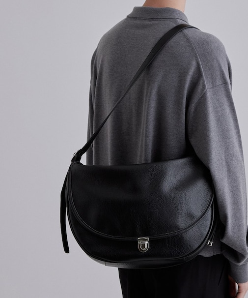 ラウンドフラップショルダーバッグ