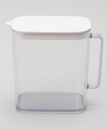 棚に収まる冷水筒 1.5L SP-151ホワイト