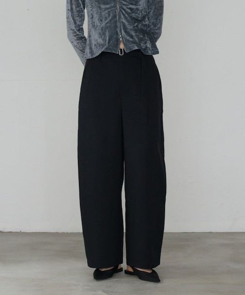 ベルト付きバレルパンツ