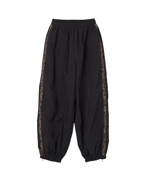 FACE LABEL LOOSE FIT TRAINING PANTS