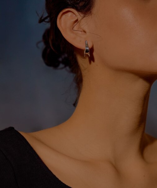 SMELLY so’ curve pierce
