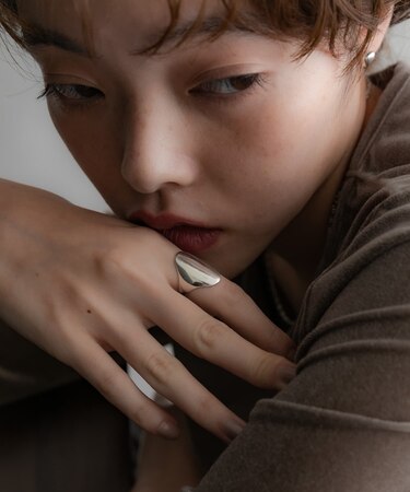 SMELLY so’ platy curve ring