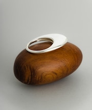 SMELLY so’ flat oval ring