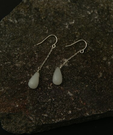 SMELLY so’ newjade chain hook pierce