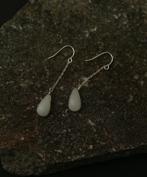 SMELLY so’ newjade chain hook pierce