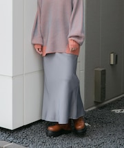 サテンバイアススカート