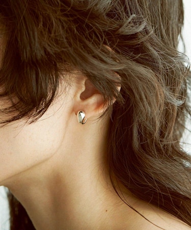 SMELLY so’ tiny earring