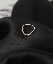 Favorible Curvy diamond ring